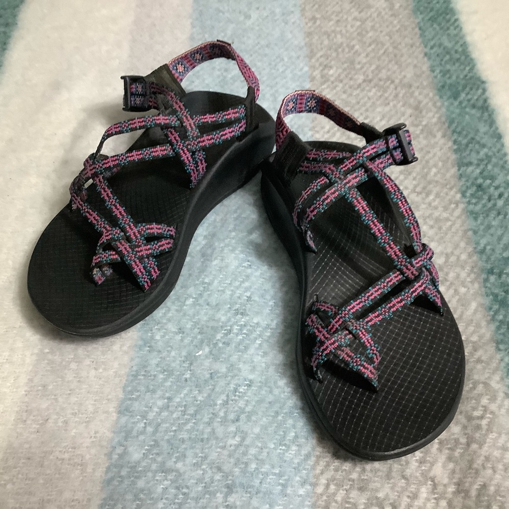 Chaco Z/ Boulder multi sport sandals size pink , blue and black size8 W
